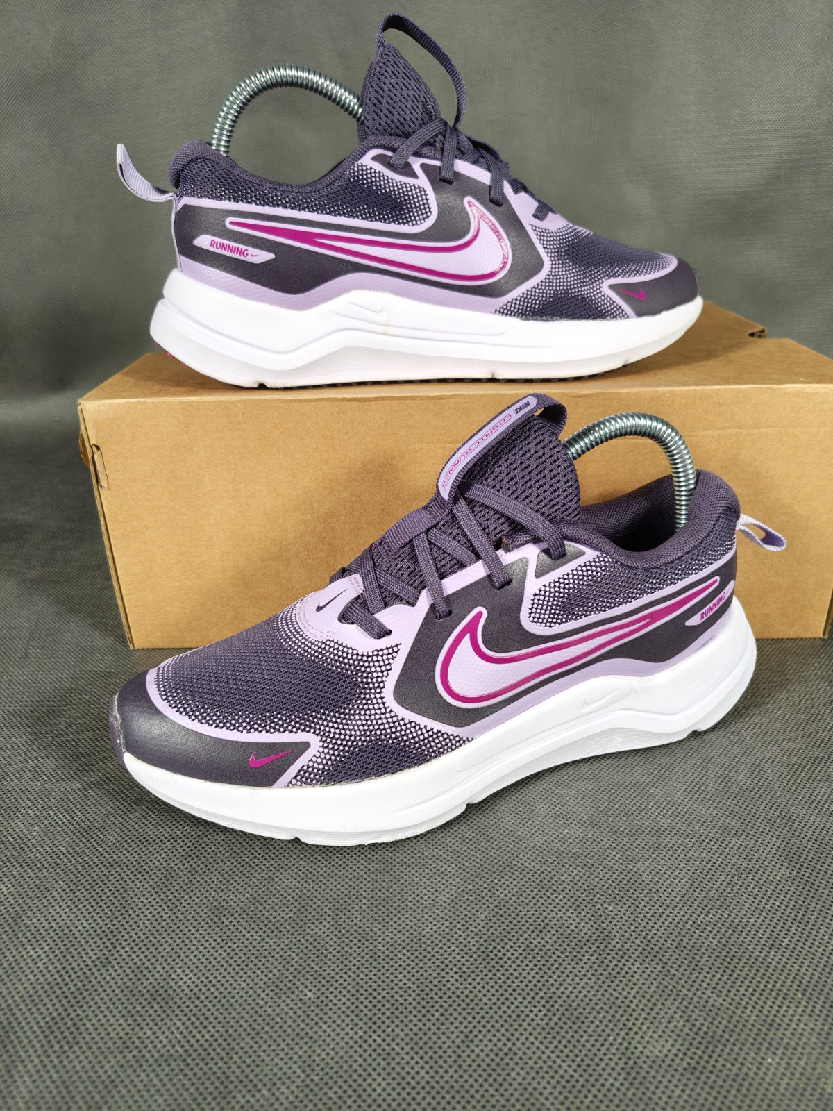 Nike Cosmic Runner GS rozm 37.5