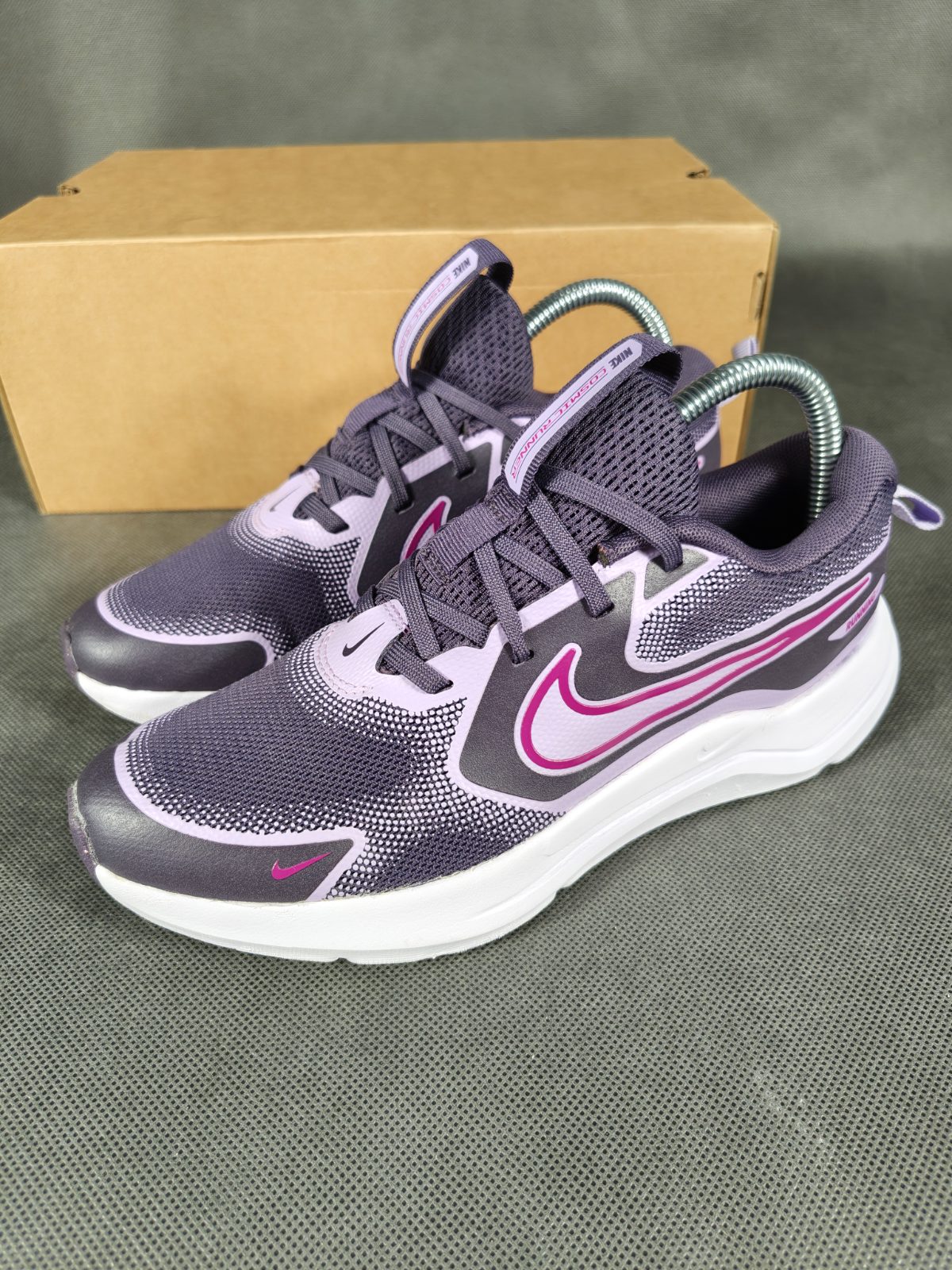 Nike Cosmic Runner GS rozm 37.5 - obrazek 3