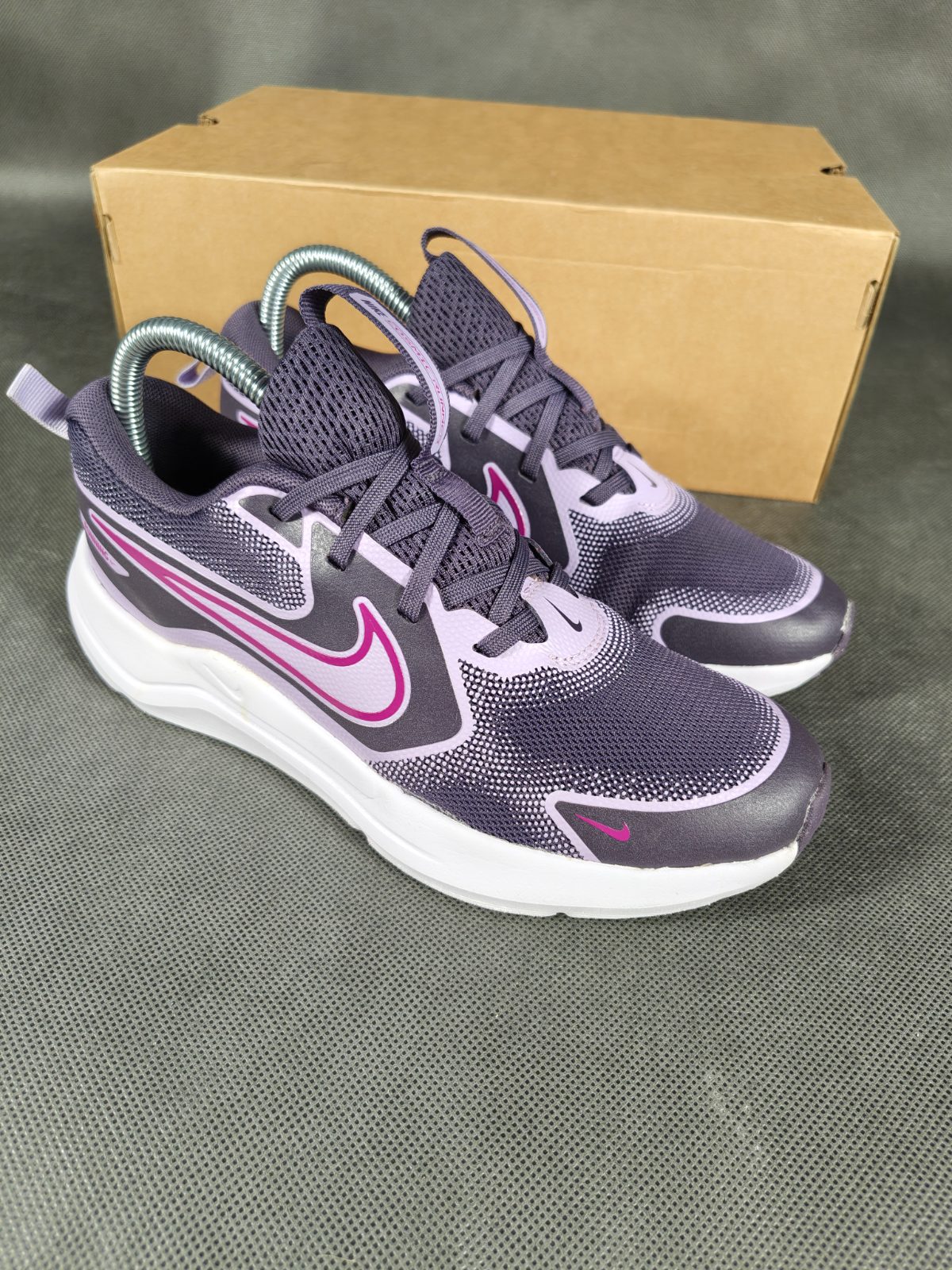 Nike Cosmic Runner GS rozm 37.5 - obrazek 2