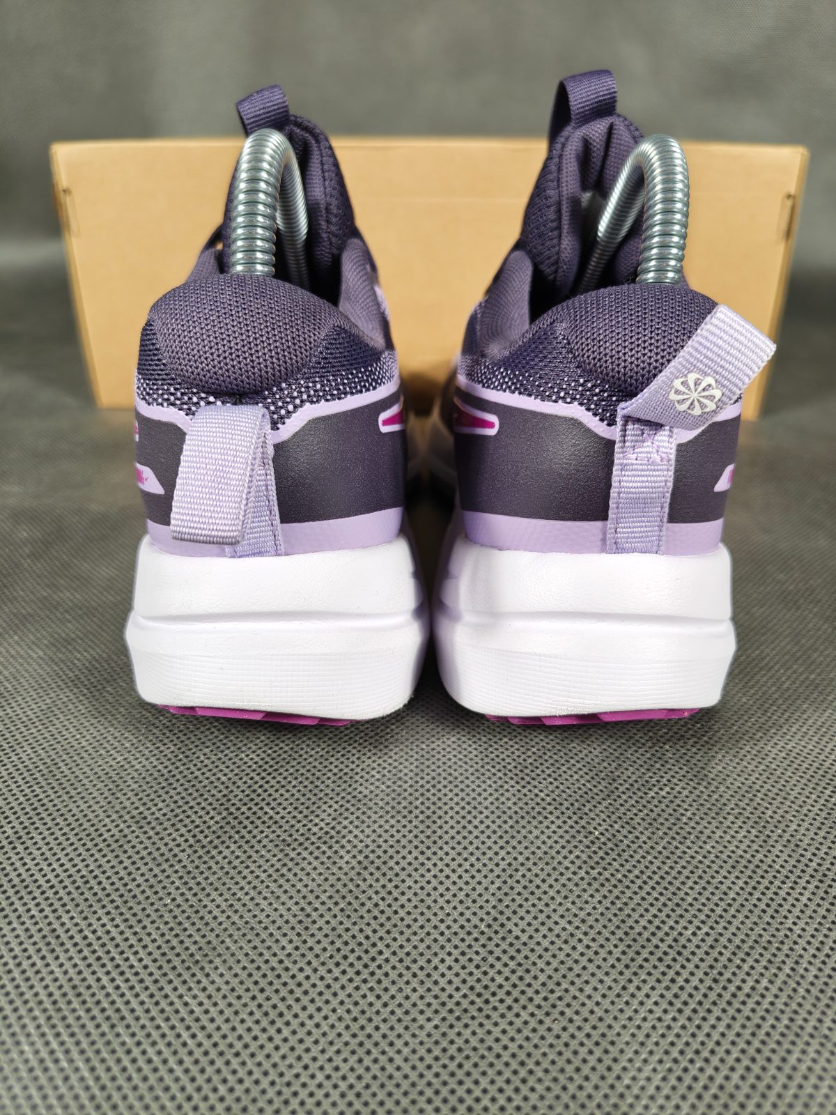 Nike Cosmic Runner GS rozm 37.5 - obrazek 5
