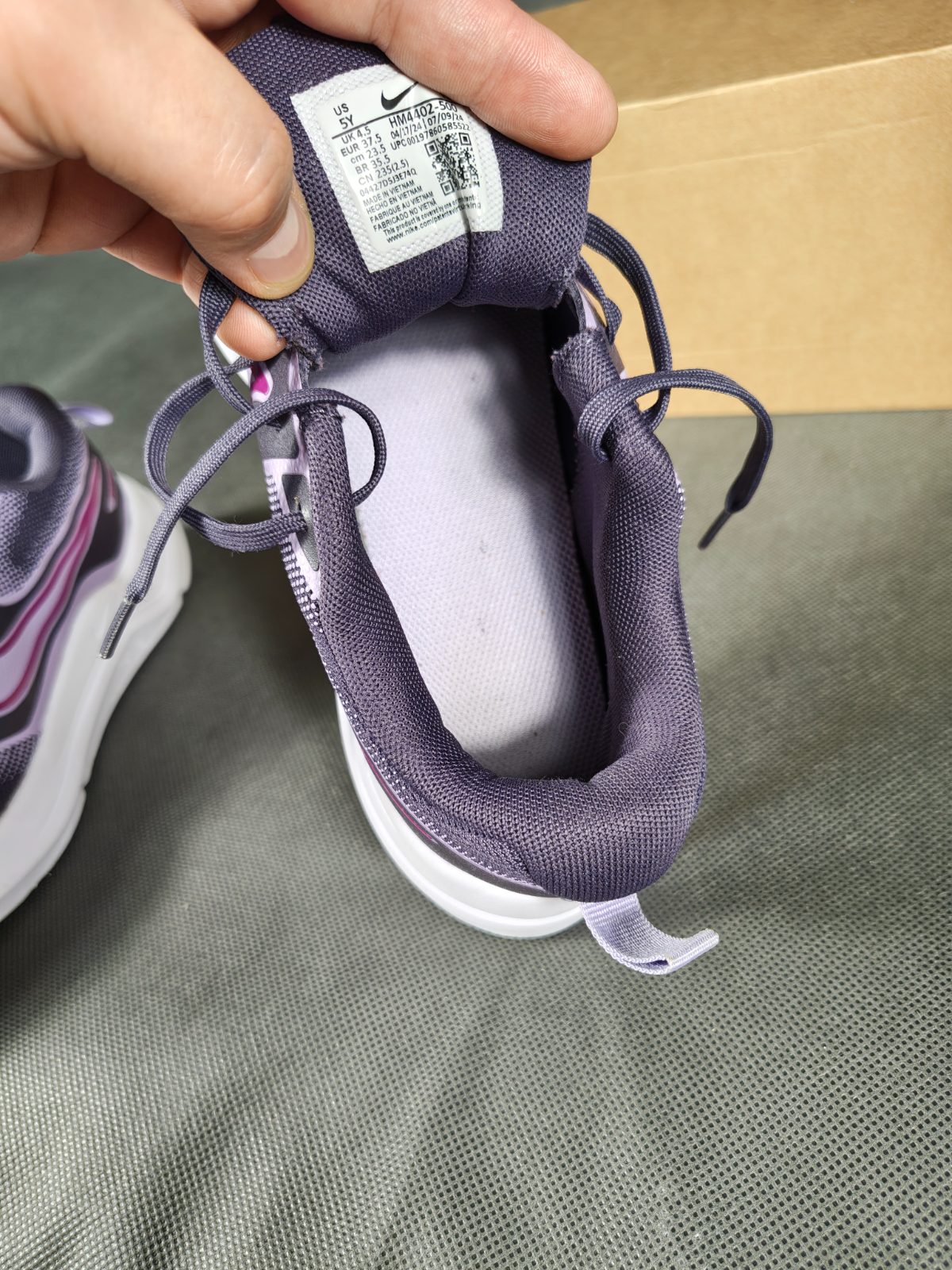 Nike Cosmic Runner GS rozm 37.5 - obrazek 6