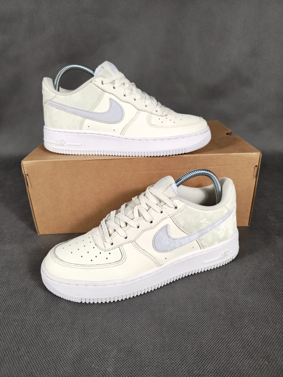 Nike Air Force 1 ecru satin rozm 38.5