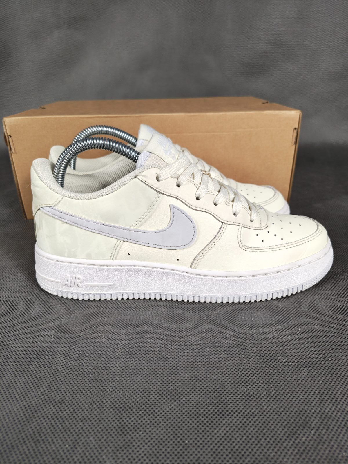 Nike Air Force 1 ecru satin rozm 38.5 - obrazek 5