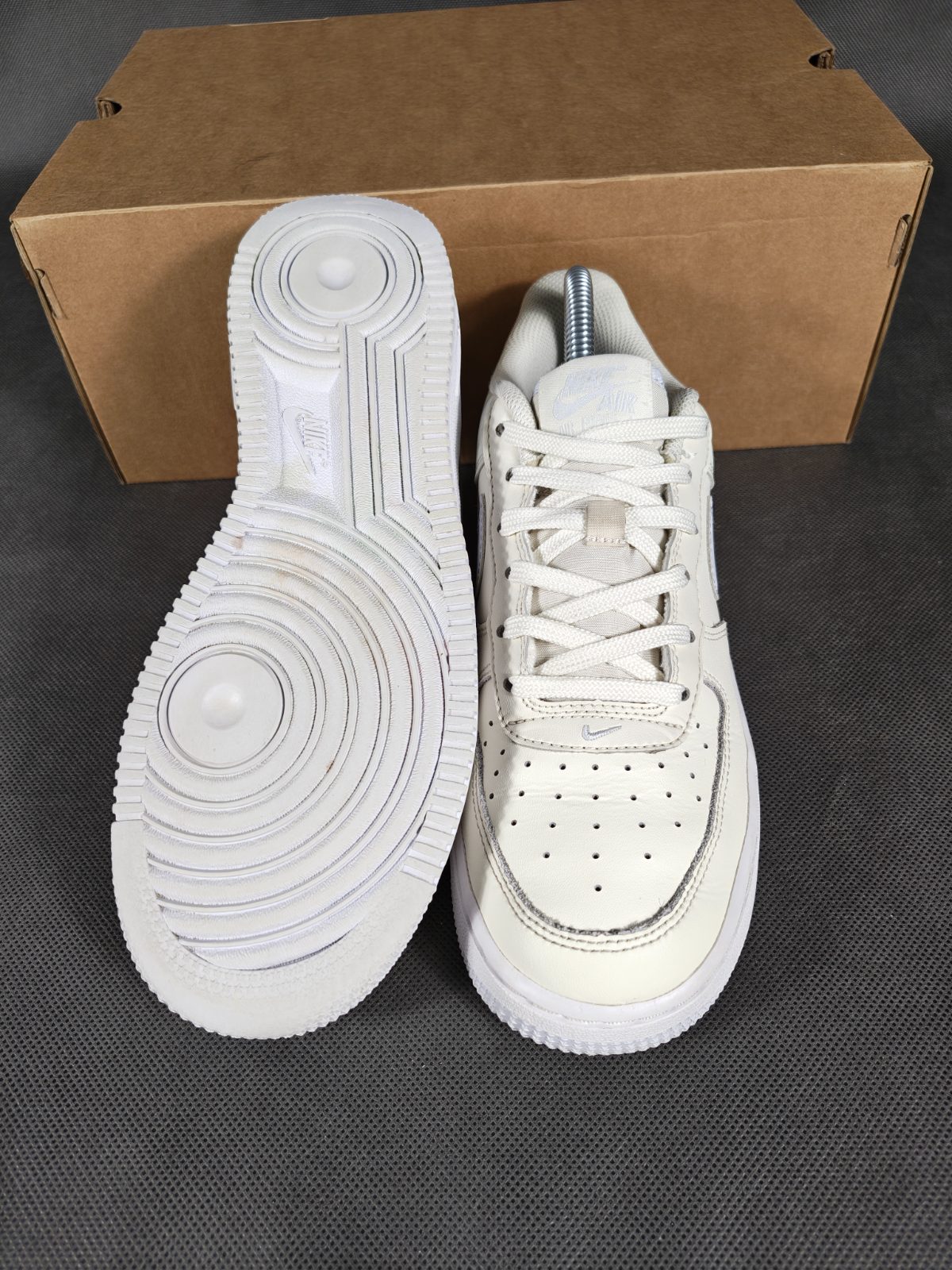 Nike Air Force 1 ecru satin rozm 38.5 - obrazek 7