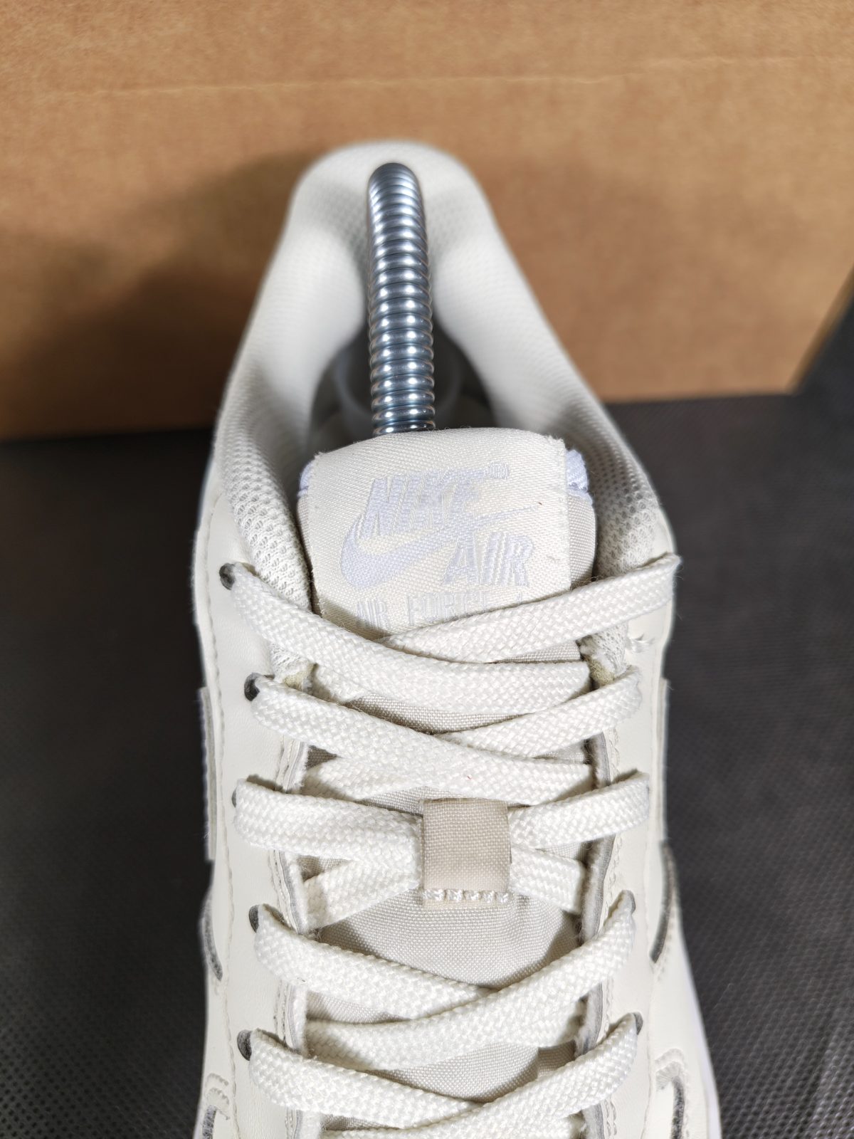 Nike Air Force 1 ecru satin rozm 38.5 - obrazek 8