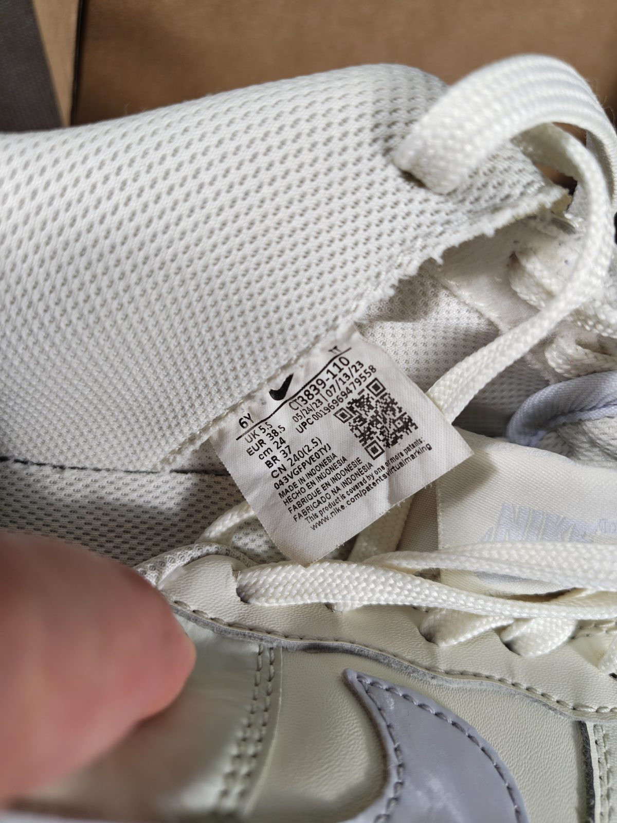 Nike Air Force 1 ecru satin rozm 38.5 - obrazek 9