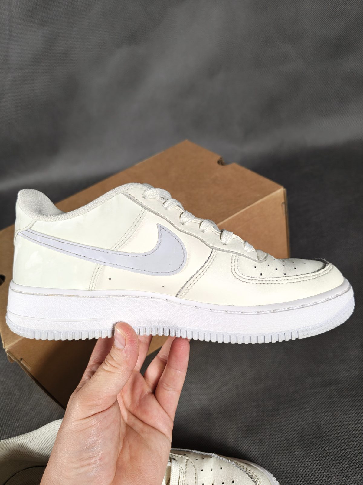 Nike Air Force 1 ecru satin rozm 38.5 - obrazek 3